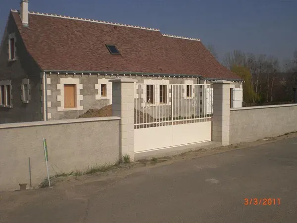 Maison en brique en construction après