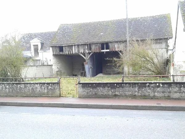 Grange avec premier étage en bois avant